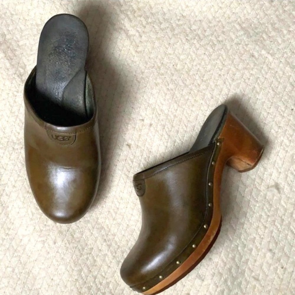 UGG clogs/mules